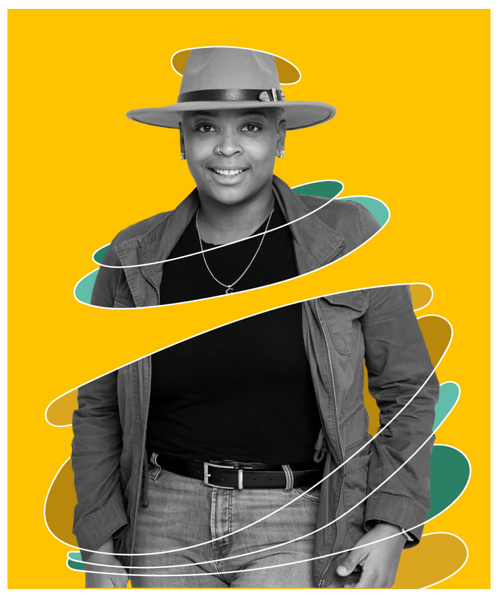 Chanita surrounded by colorful rings, a couple acting as portals, playing with the depth of background and foreground